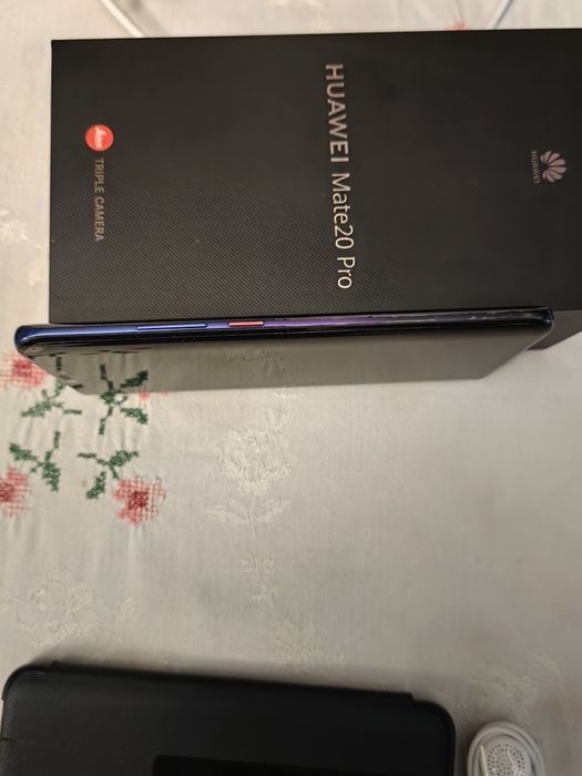 Продавам Huawei mate 20 pro