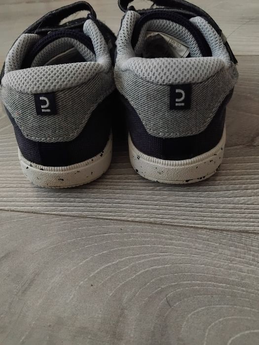 Декатлонски маратонки за момче 27