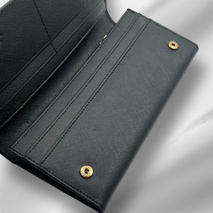 Prada Bifold Saffiano дамски портфейл като нов