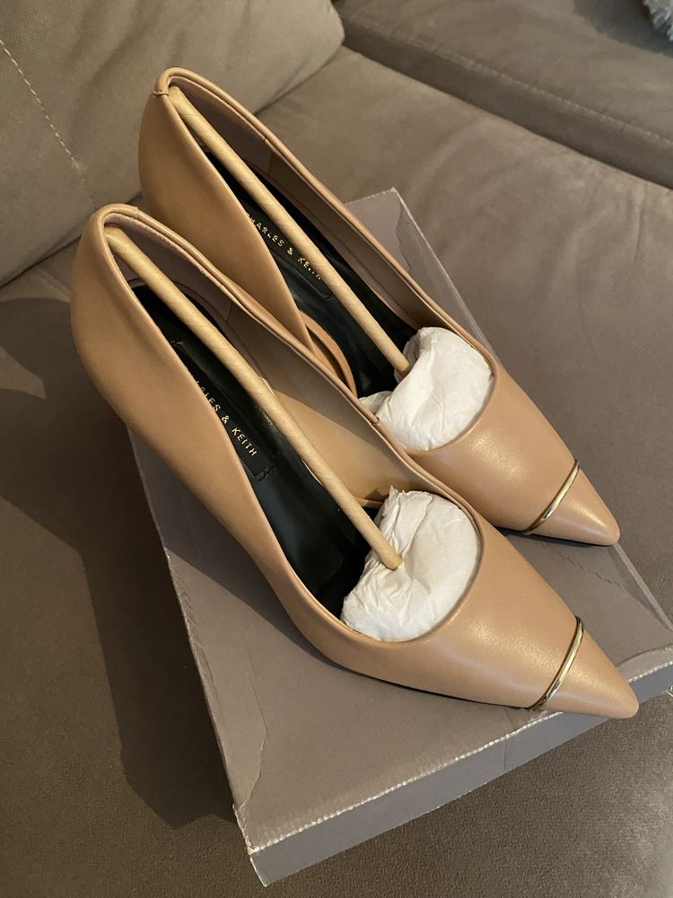 Продам туфли от Charles&Keith