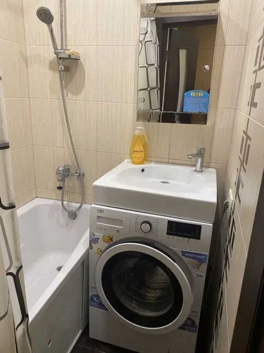 Дава се под наем Тристаен апартамент в София, Зона Б-5 - 80 кв.м за 663 € - Снимка #2