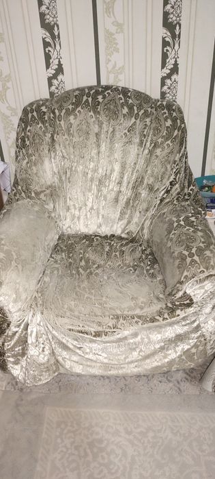 Уголок, два кресла и диван