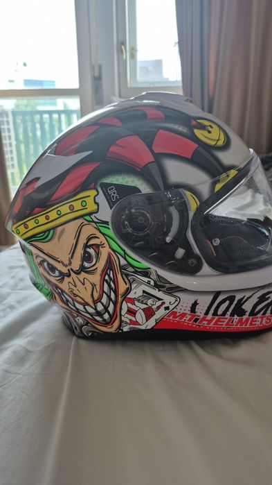 Vând 2 căști moto mărime s una purtata doar o data celalalt de câteva