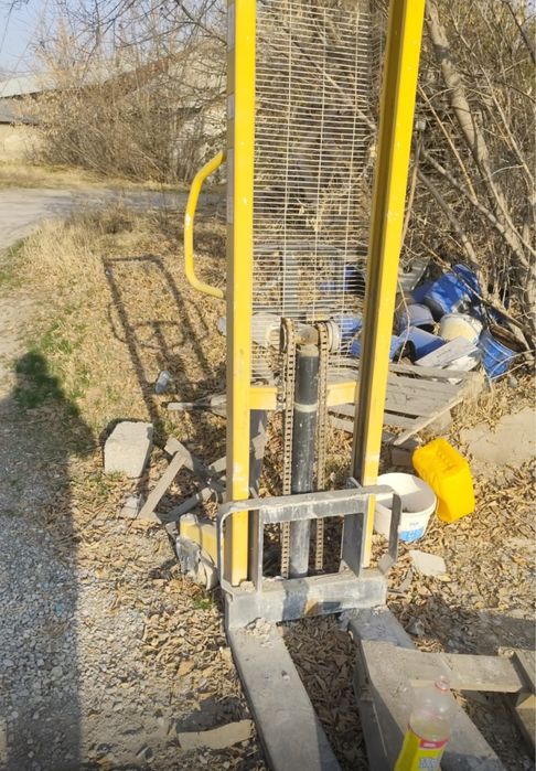 Ручной гидравлический штабелер