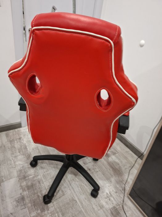 Стол за компютър