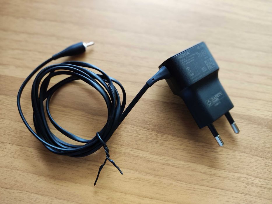 Телефон Nokia Asha 203