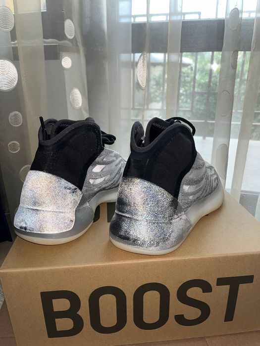 Yeezy Quantum Lifestyle Sneakers