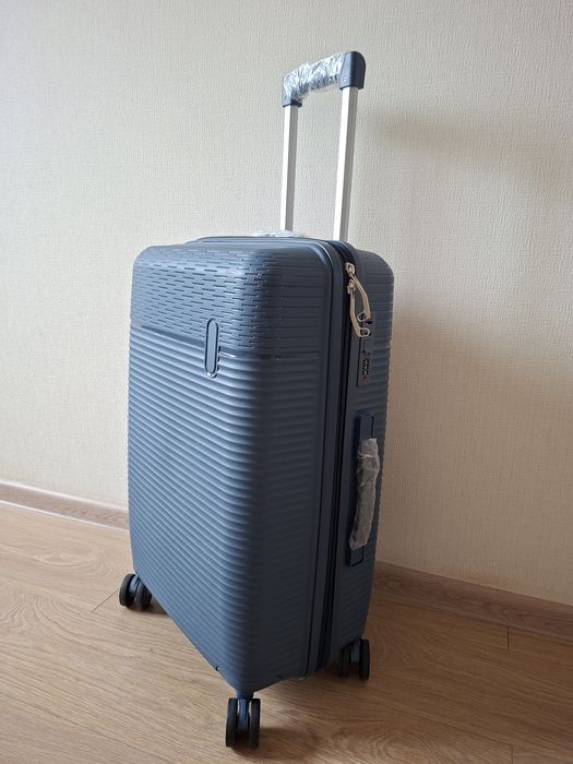 Продам новый маленький чемодан (S размер) полипропилен 45 л.