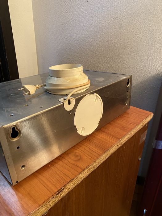 Вытежка кухонная