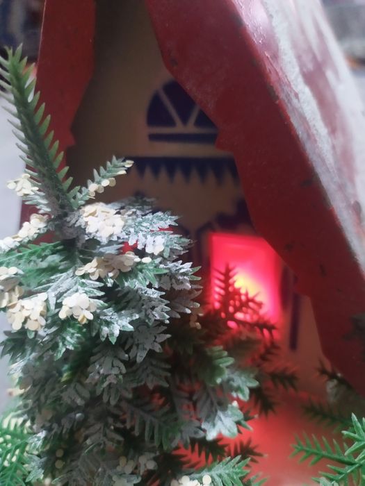 Продам игрушку домик под елочку
