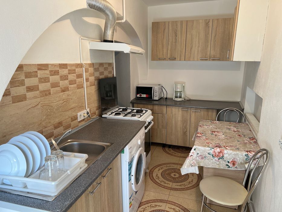 Garsoniera la casa de închiriat. Proaspat renovata, centru Cisnădie