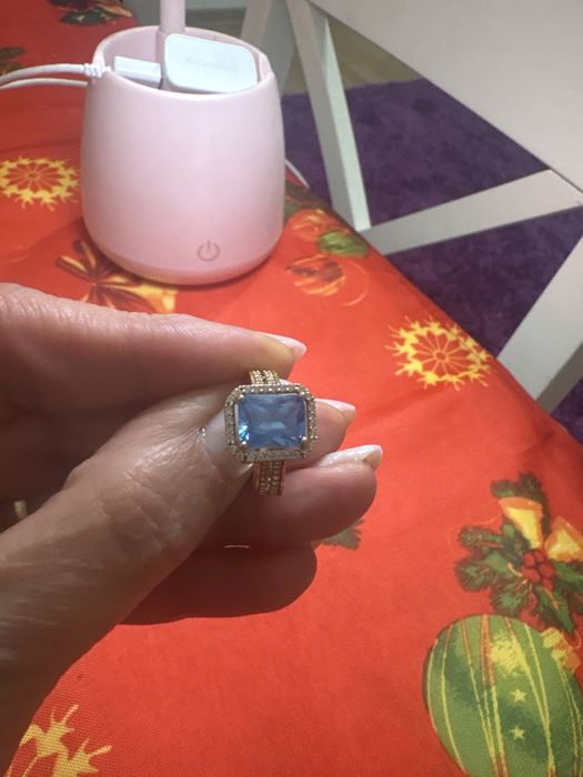 Inel aur 14k . Model deosebit , piatra albastra