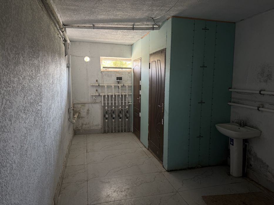 Падвал соколний этаж 270кв 2 та томондан кирса болади