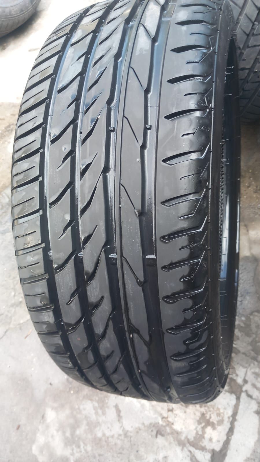 Una anvelopă 215/45r17 vară marca Matador, preț 150 lei bucata