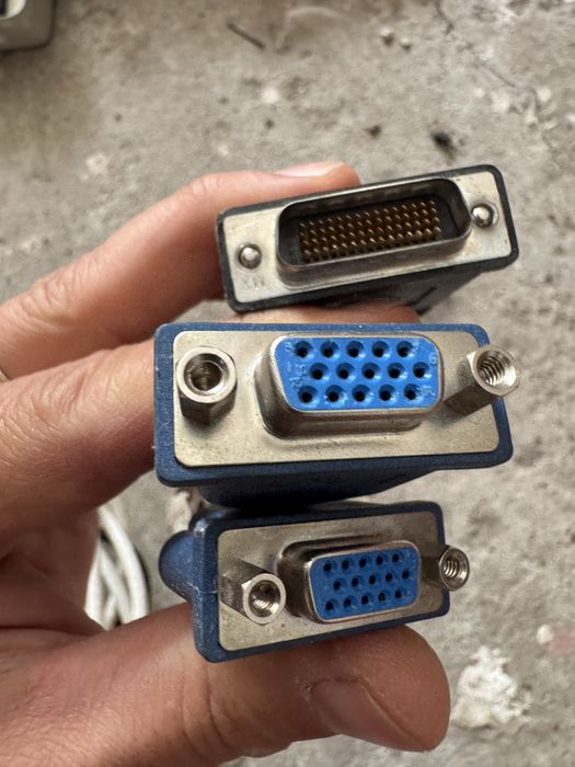 Adaptor DVI to 2 x VGA