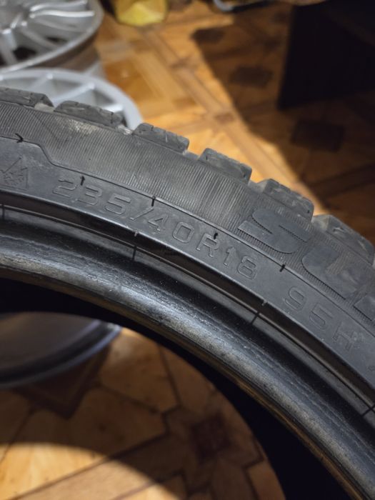 235 40 18 Зимна гума