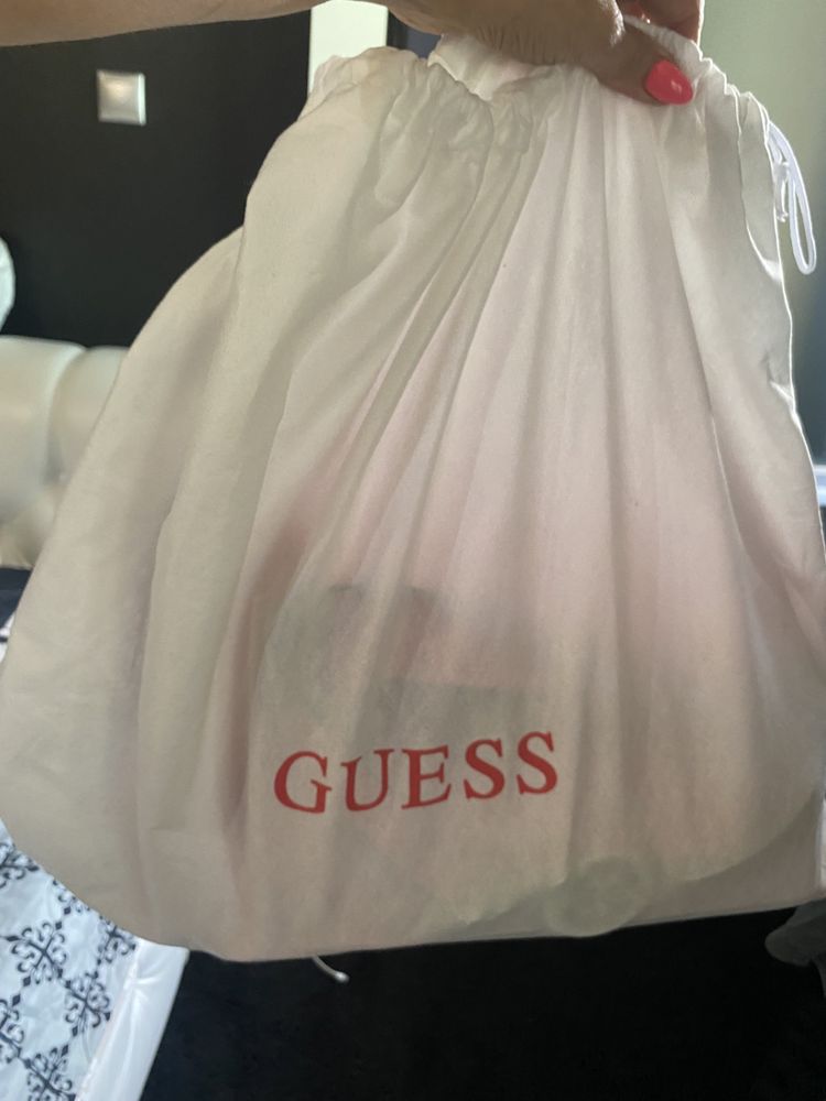 Дамска чанта Guess