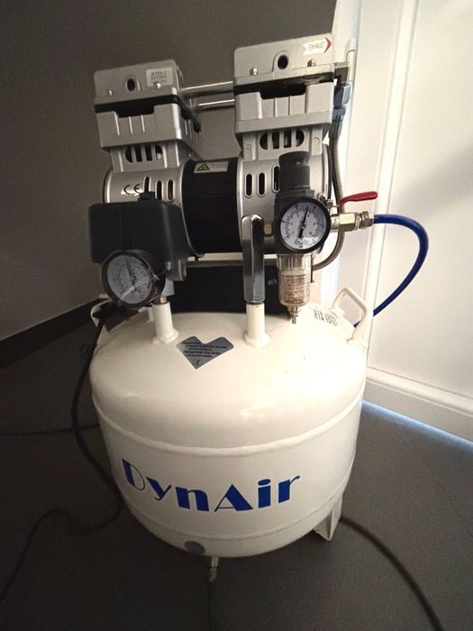 De vanzare unit stomatologic + compresor 38L
