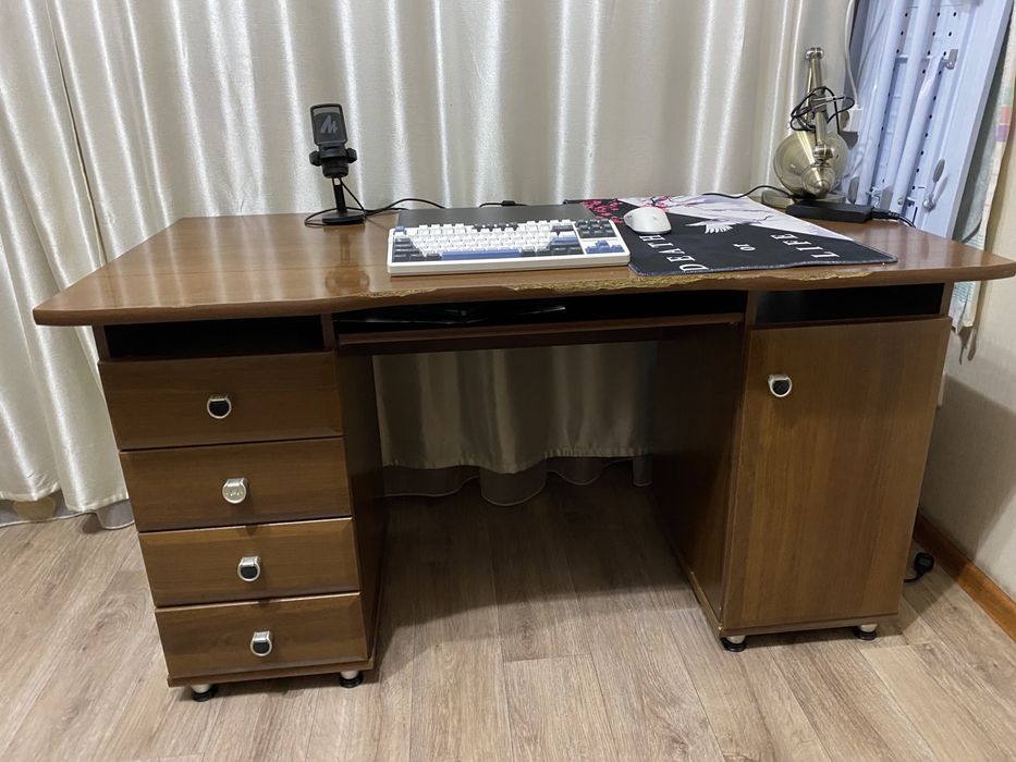 Рабочий стол в отличном состоянии
