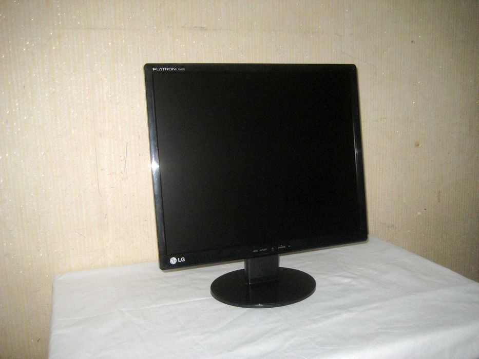 Монитор LG 17 LS оригинал отличном рабочим состоянии!