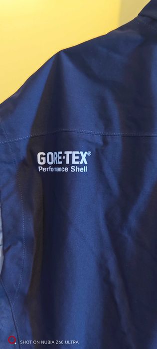 Vând vesta goretex noua L
