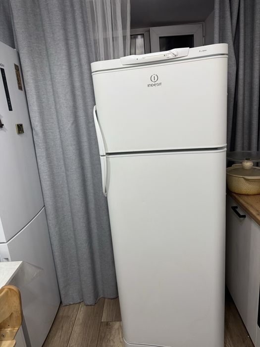 Холодильник Indesit в Сортировке