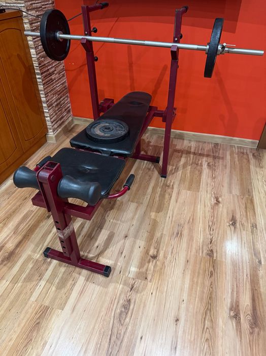 Лежанка със лост и тежести