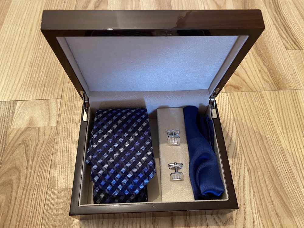 Набор галстук запонки платок