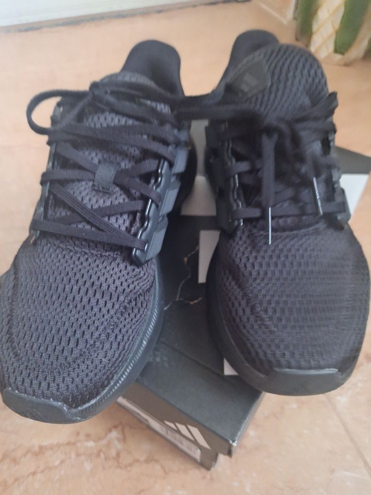 Маратонки на  Adidas за 65лв