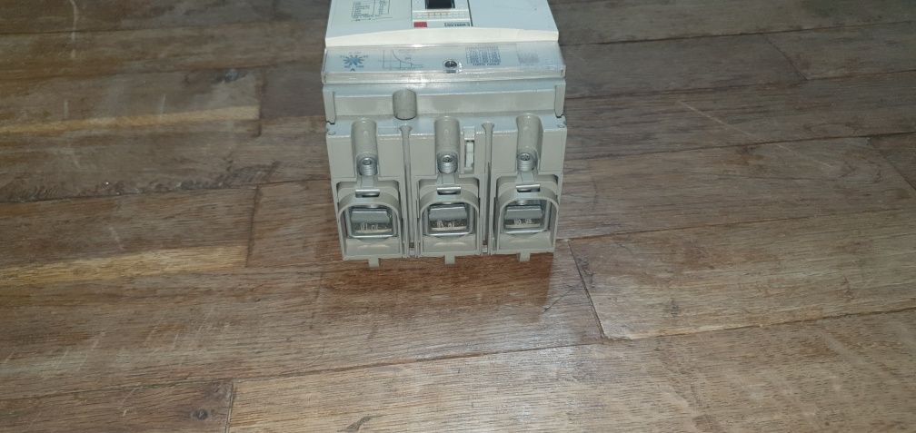 Vând Disjunctor Schneider automat 100A