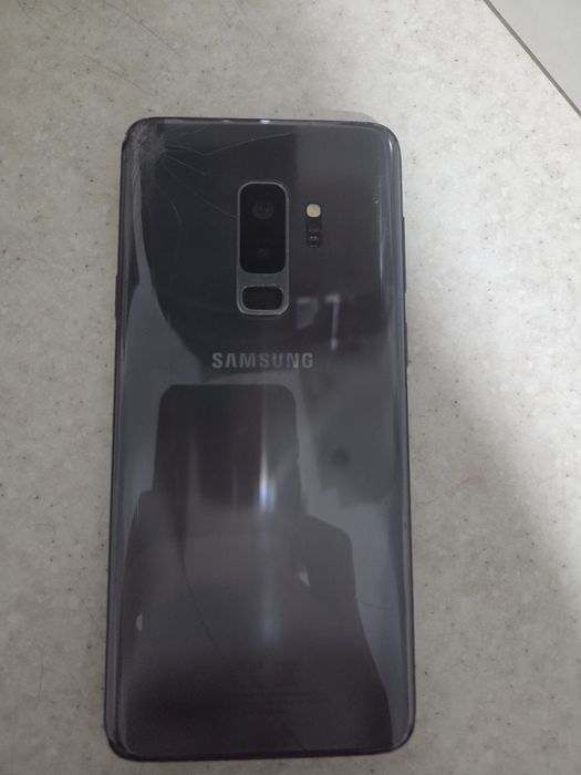 Продам самсунг с9+ на запчасти
