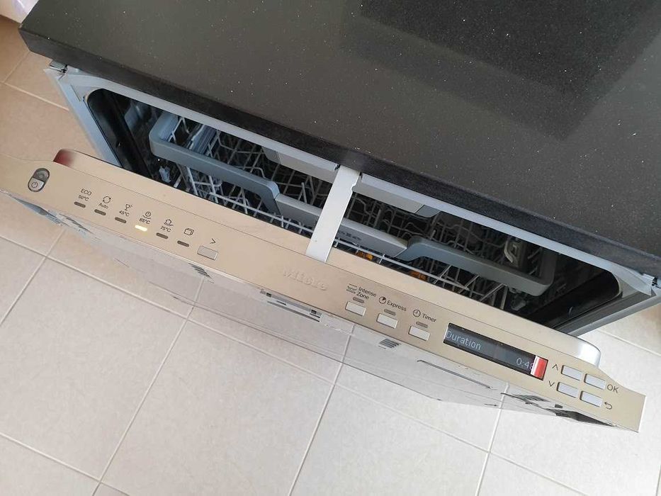 XXL Съдомиялна Miele - Auto Open - 14 Комплекта - Пълно Вграждане 60см