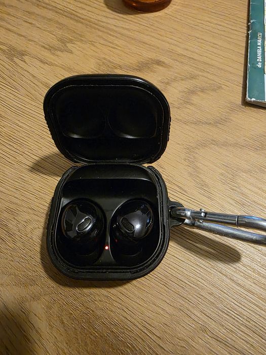 Buds Pro stare bună + husa Spigen