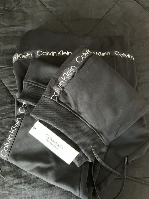 Спортен комплект Calvin Klein