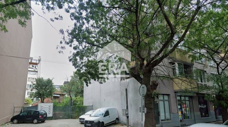 Магазин с високи тавани за продажба в кв. Лагера