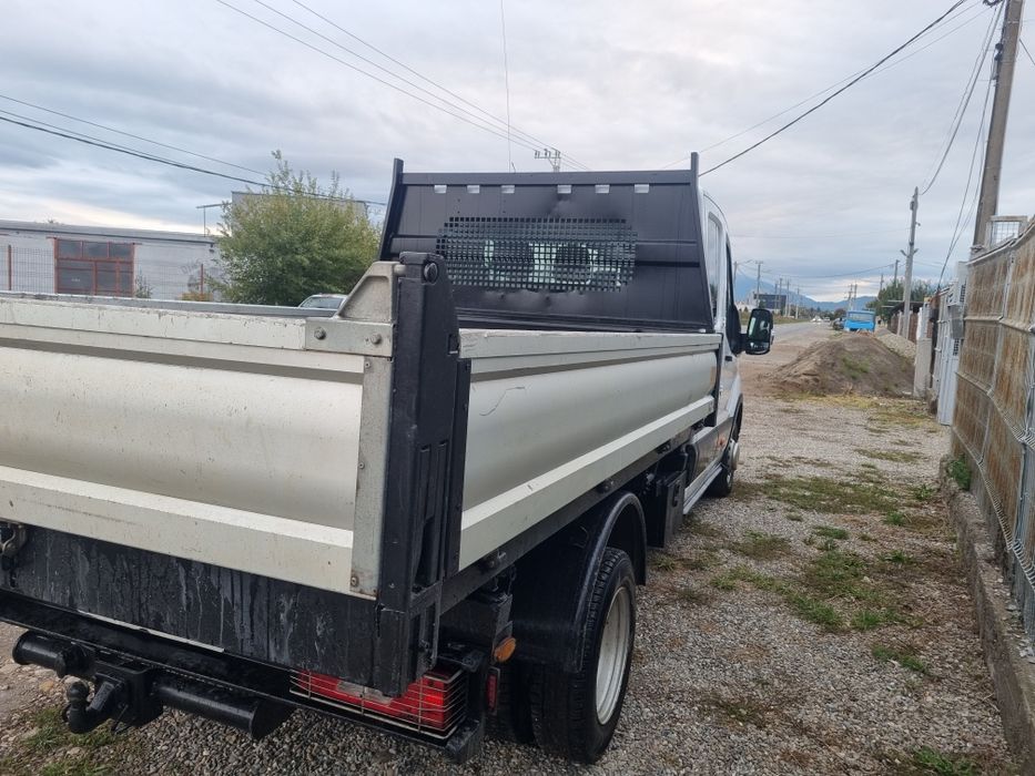 Vând Ford  basculabil 6 locuri bena 2.30/3.20