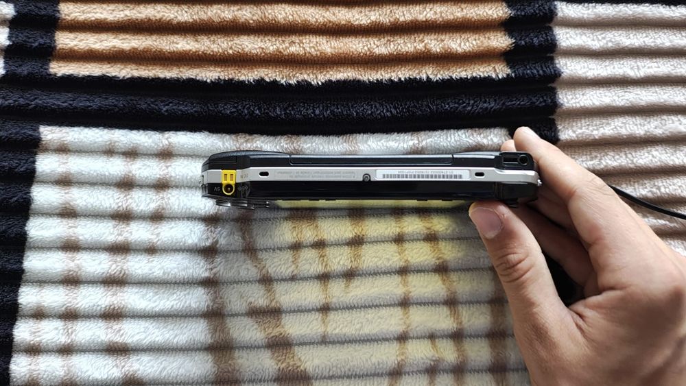 Vând psp 1004 modat cu card 32 gb