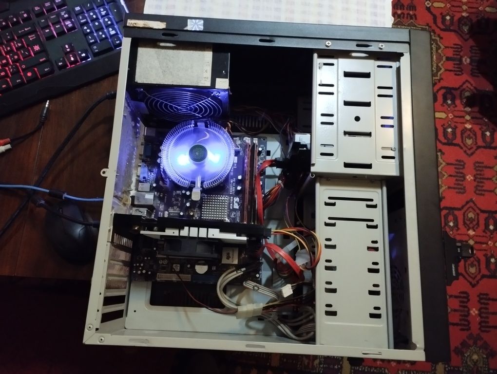PC Pentium 4 , 775 сокет, 64-Х разрядная система , windows 7.