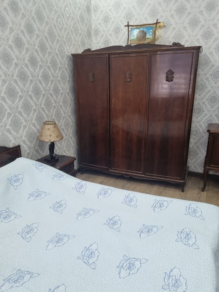 Продается Румынская спальная антикварият