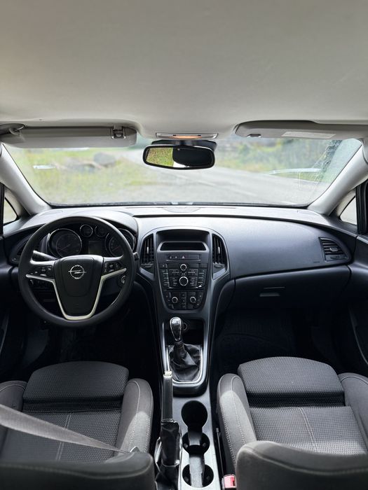 // Opel Astra J Sports Tourer \\