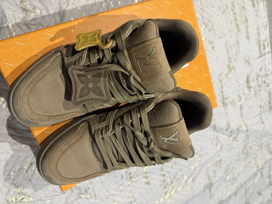 Adidasi L-V model nou