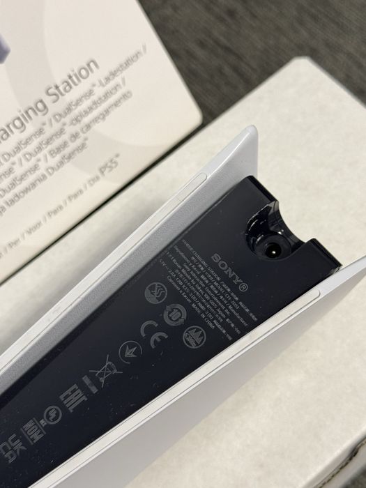 КАТО НОВА Зарядна Станция DualSense Charging Station