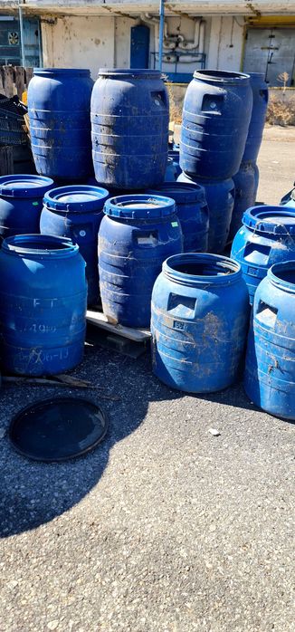 Пластмасови бидони