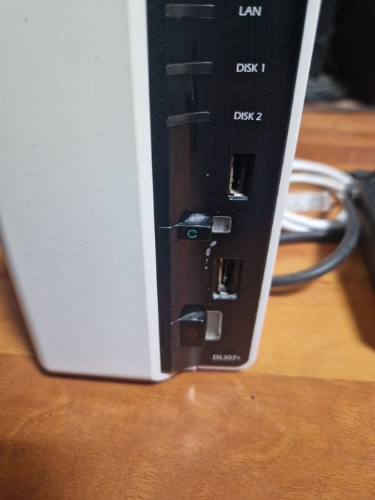 Nas synology ds207+.  2x 1tb hdd