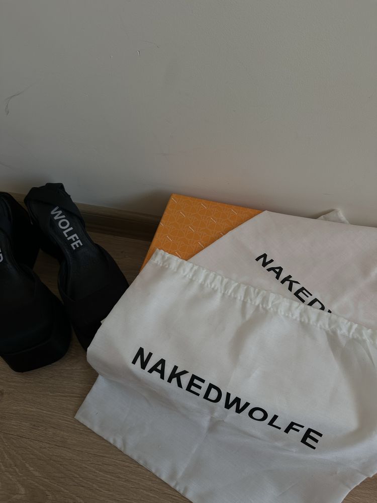 Токчета Naked Wolfe