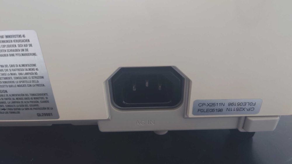 Proiector Hitachi CPX2511N