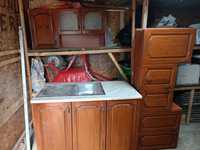 Кухненски дървен шкаф