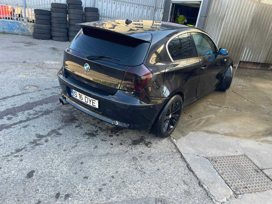 BMW seria 1  (te invarti cu ea in loc)