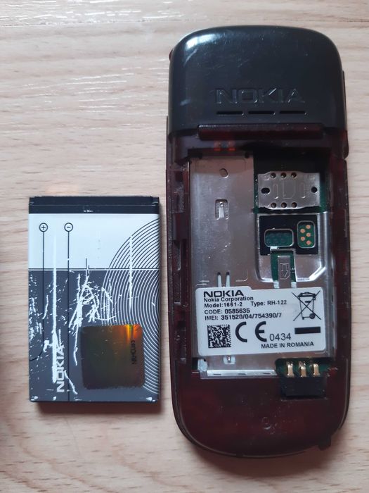 Телефон NOKIA 1661-2, със зарядно устройство