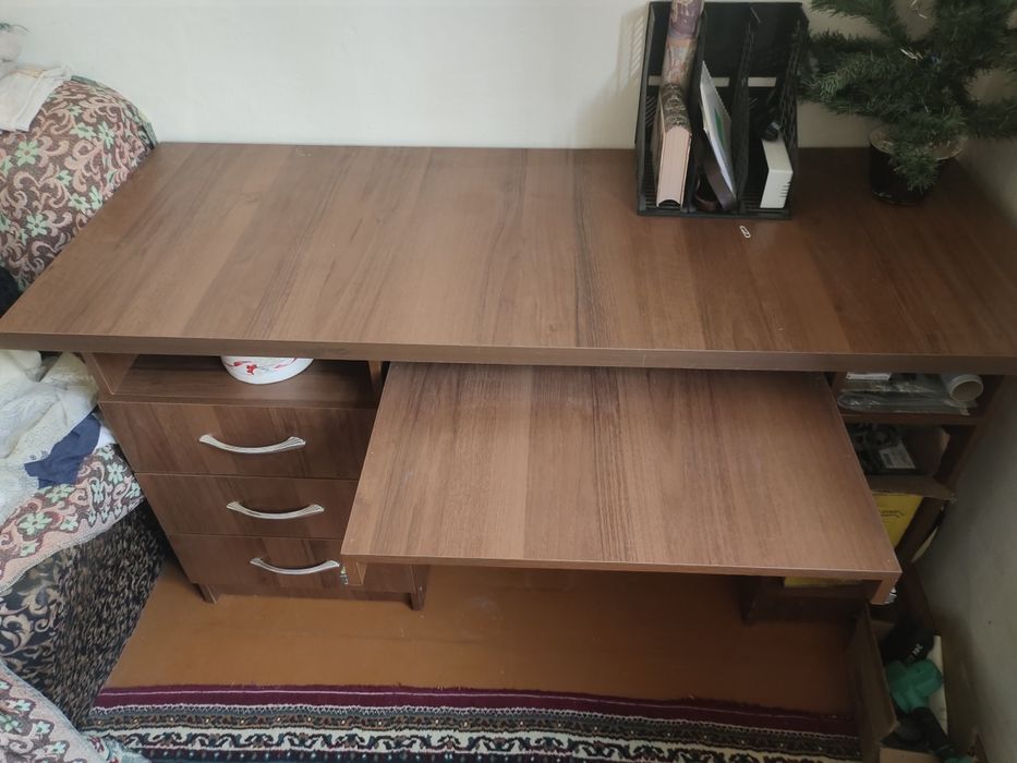 Стол письменный/компьютерный